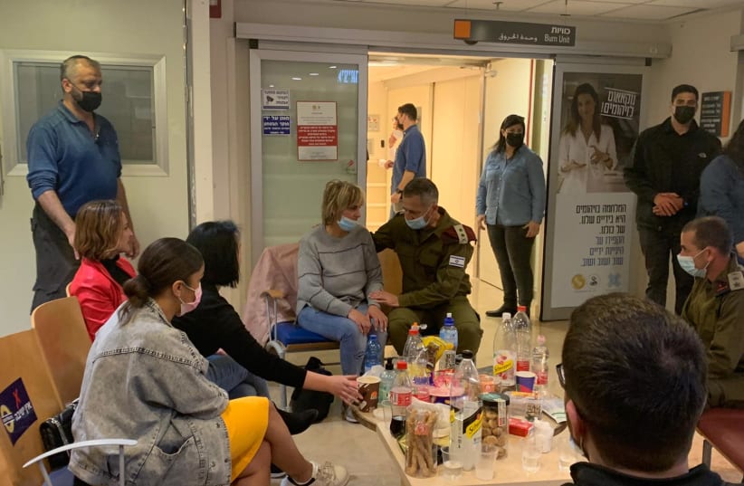 IDF Chief of Staff Aviv Kohavi meets with family of disabled veteran Itzik Saidian (photo credit: AVSHALOM SASSONI/MAARIV)
