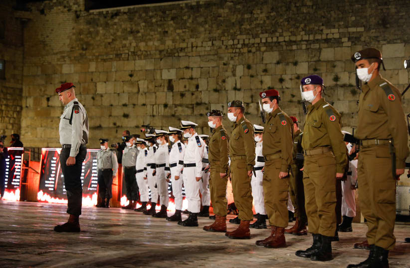 Israeli soldiers stand still during the ceremony marking Remembrance Day for Israel's fallen soldiers and victims of terror, at the Western Wall in Jerusalem's Old City, on April 13, 2021 (photo credit: OLIVIER FITOUSSI/FLASH90)