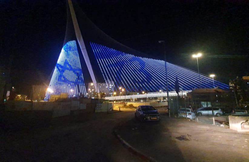 Chords Bridge in Jerusalem illuminated in honor of Israeli Independence Day. (photo credit: JERUSALEM MUNICIPALITY)