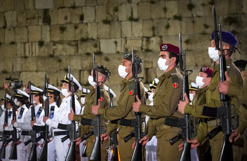 Israeli soldiers stand still during the ceremony marking Remembrance Day for Israel's fallen soldiers and victims of terror, at the Western Wall in Jerusalem's Old City, on April 13, 2021. (photo credit: OLIVIER FITOUSSI/FLASH90)