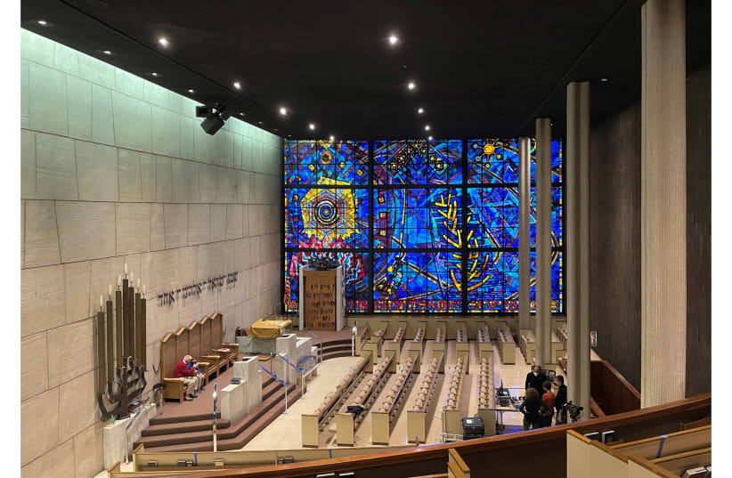 The expansive interior of the Chicago Loop Synagogue includes its famous stained-glass window. Synagogue leadership hopes to turn the congregation, which has fallen on hard times, into a showcase for similar congregation windows. (photo credit: PAUL HARDING/FAIA)