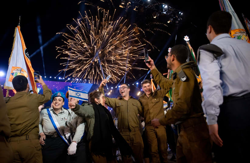 Israeli soldiers dance during the 73rd anniversary Independence Day ceremony, held at Mount Herzl, Jerusalem on April 14, 2021. (photo credit: YONATAN SINDEL/FLASH 90)