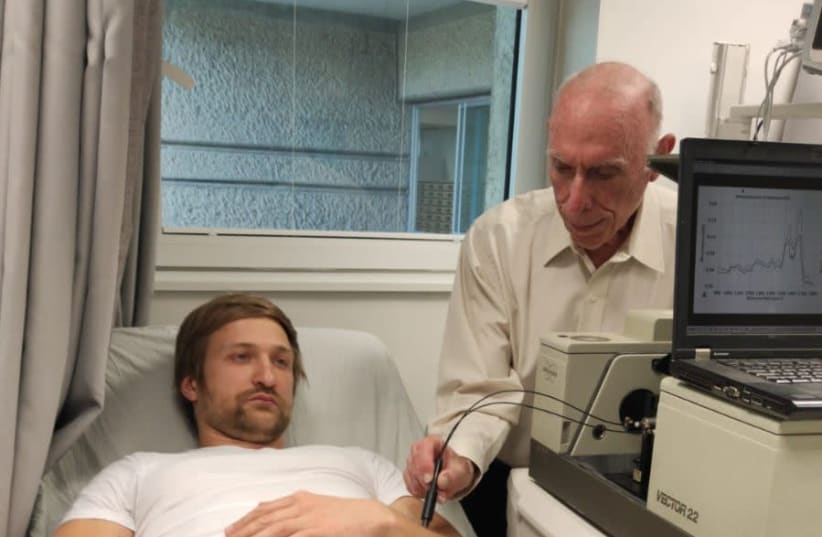 Prof. Katzir using the technology on a patient.  (photo credit: TEL AVIV UNIVERSITY)