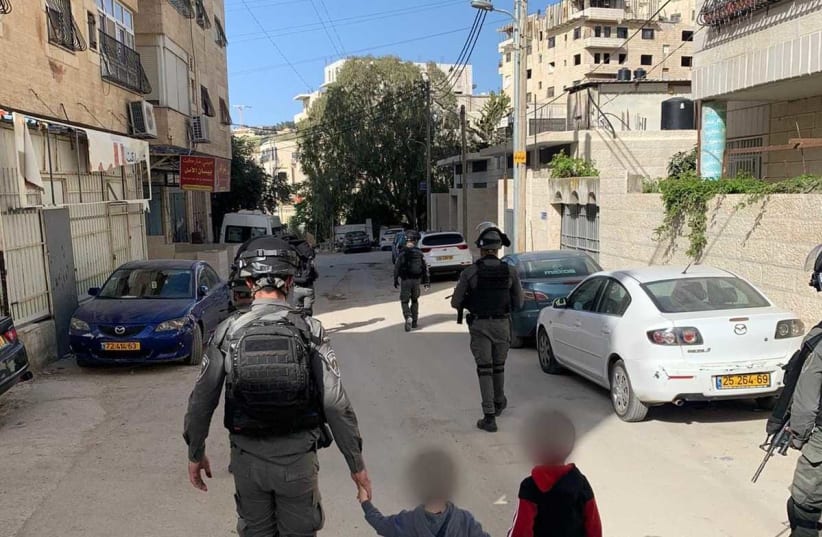 Border Police escort two children who were rescued in the Shuafat refugee camp. (photo credit: BORDER POLICE SPOKESPERSON)