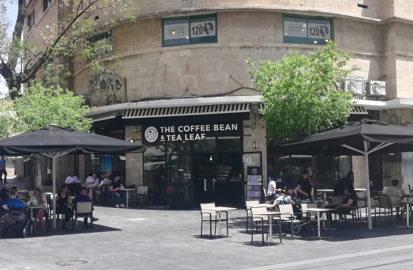 Coffee Bean and Tea Leaf restaurant in Jerusalem (photo credit: ZEV STUB)