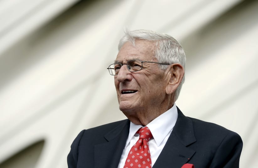 Eli Broad waits to speak during a media preview of The Broad Museum in Los Angeles (photo credit: REUTERS)