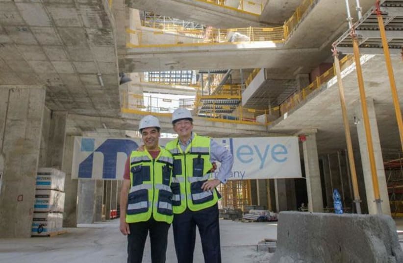 Mobileye CEO Amnon Shashua welcomes Intel CEO Pat Gelsinger to the site of Mobileye’s new headquarters building In Jerusalem. (photo credit: Courtesy)