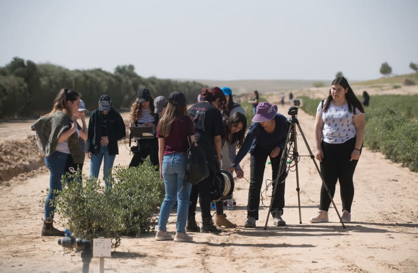 Ben-Gurion University of the Negev (BGU) Earth and Planetary Image Facility's SHE-SPACE program that works to encourage girls to be involved in science, technology, engineering and mathematics (STEM). (photo credit: DANNY MECHLIS/BGU)