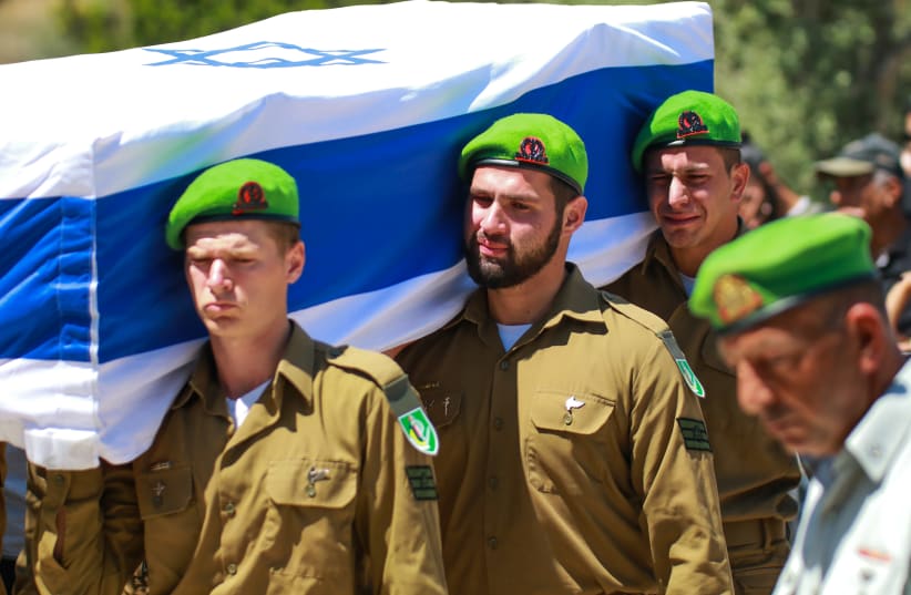 IDF soldiers are seen carrying the coffin of St.-Sgt. Omer Tabib, who was killed in strikes from Gaza. (photo credit: OMRI STEIN/FLASH90)