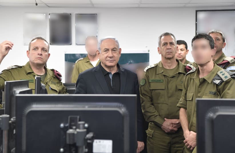 Prime Minister Benjamin Netanyahu stands IDF Chief of Staff Lt.-Gen. Aviv Kochavi in the war room. (photo credit: GPO)