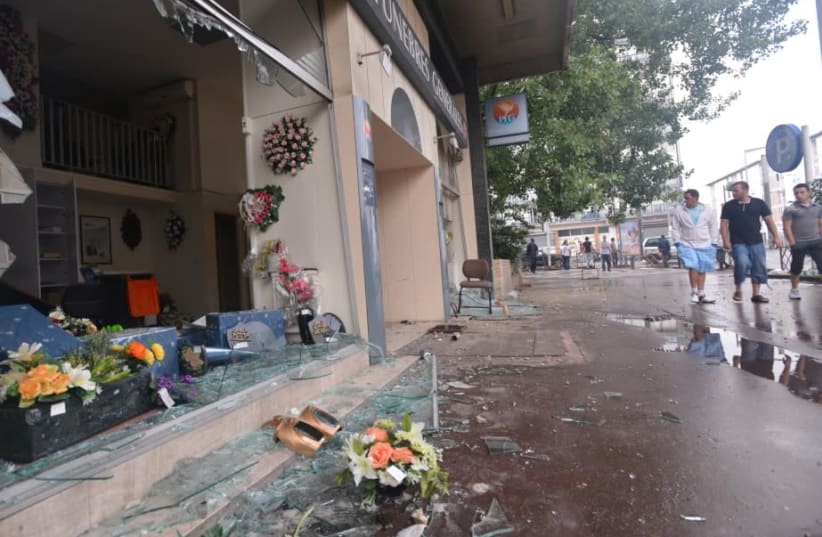 In the Paris suburb of Sarcelles, pro-Palestinian rioters broke shop windows and set fires on July 20, 2014.  (photo credit: CNAAN LIPHSHIZ/JTA)