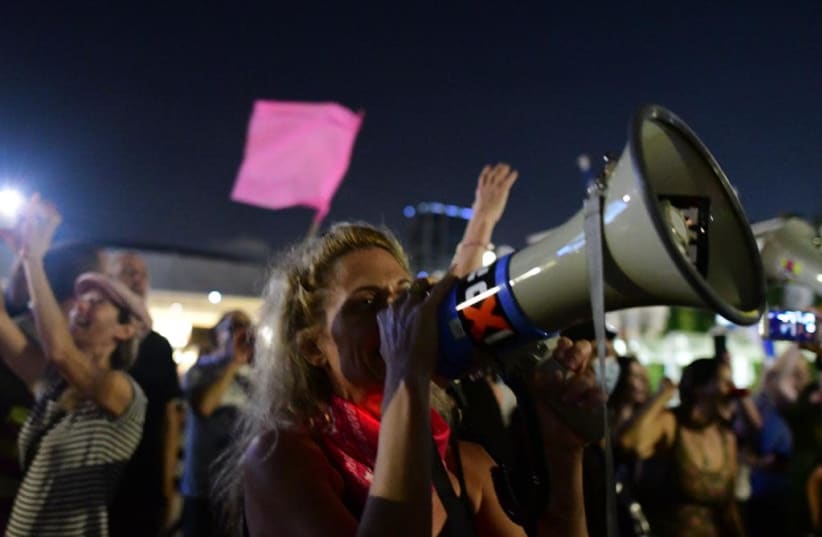 Protesters gather at Habima Square in Tel Aviv in support of unity coalition, May 31, 2021. (photo credit: AVSHALOM SASSONI/MAARIV)