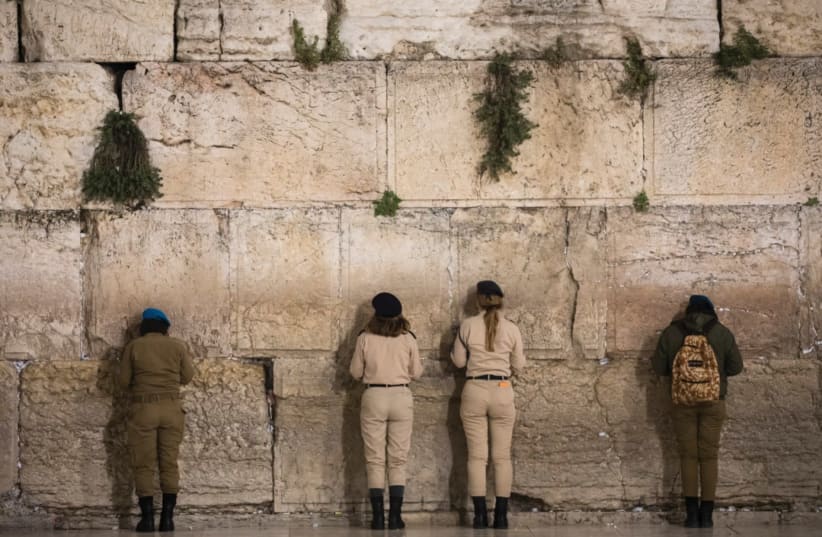 FEMALE SOLDIERS pray at the Kotel during Remembrance Day in April. (photo credit: OLIVIER FITOUSSI/FLASH90)
