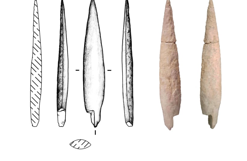 Drawings and photographs of the bone arrowhead from Area M in Tell es-Sâfi/Gath. (photo credit: COURTESY OF THE TELL ES-SÂFI/GATH ARCHAEOLOGICAL PROJECT)