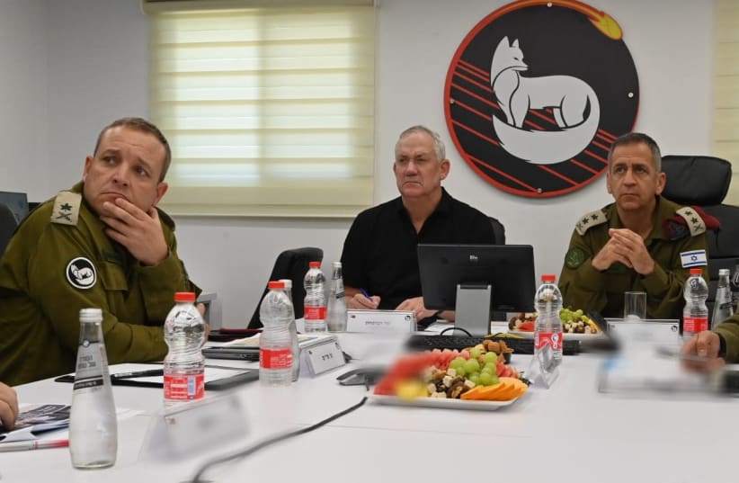 Defense Minister Benny Gantz and IDF chief of staff Aviv Kohavi at a operational briefing in the IDFs Southern Command, June 8, 2021.  (photo credit: ARIEL HERMONI/DEFENSE MINISTRY)