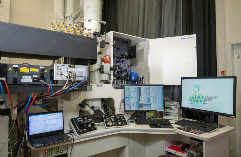 Technion's experimental setup. The quantum microscope (photo credit: NITZAN ZOHAR/TECHNION SPOKESPERSON'S OFFICE)
