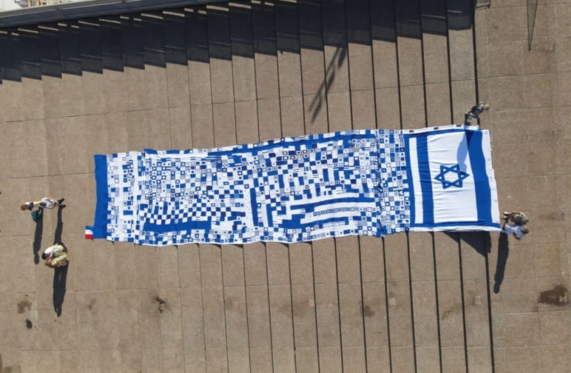 French immigrants knit large Israeli flag in honor of COVID victims (photo credit: Courtesy)