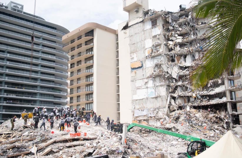 Building collapse Miami (photo credit: IDF SPOKESMAN’S UNIT)