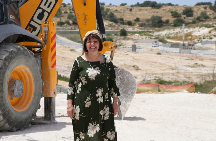 Beit Shemesh Mayor Aliza Bloch on a tour of Neve Shamir (photo credit: SHILAT VAKNIN)