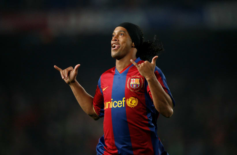 Barcelona's Ronaldinho celebrates his goal against Betis during their Spanish first division soccer match at Camp Nou Stadium in Barcelona November 4, 2007. (photo credit: ALBERT GEA/ REUTERS)