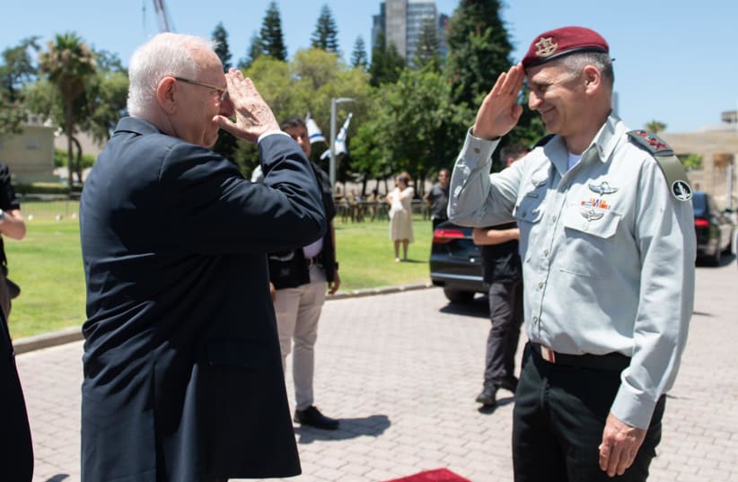 President Reuven Rivlin says farewell to IDF Chief of Staff Lt.-Gen. Aviv Kohavi, July 6, 2021. (photo credit: IDF SPOKESPERSON'S UNIT)