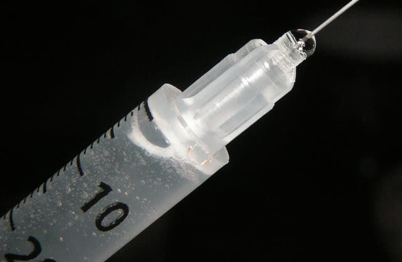 Medical Syringe (illustrative)  (photo credit: Wikimedia Commons)