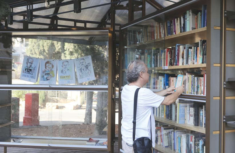  A patron explores the Arnona library (photo credit: MARC ISRAEL SELLEM)