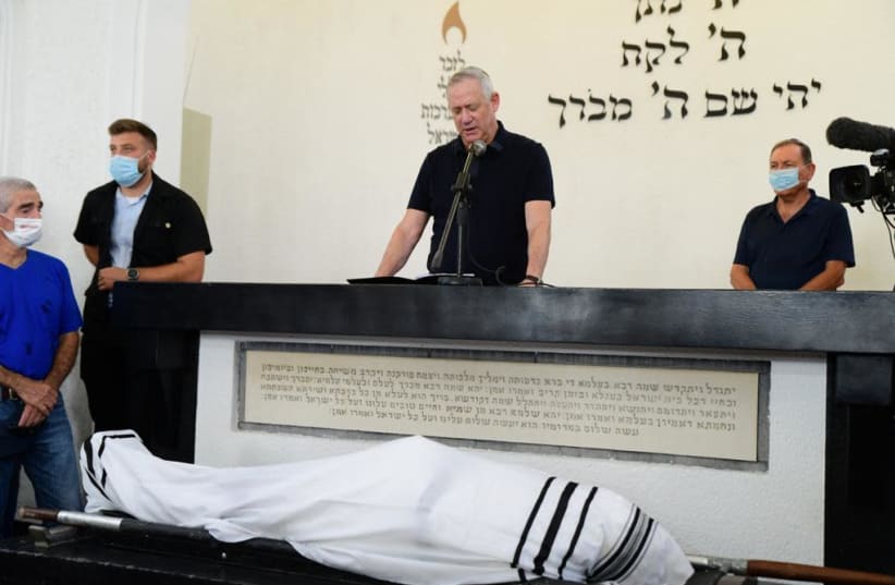Benny Gantz speaking at Roni Daniel's funeral (photo credit: AVSHALOM SASSONI)