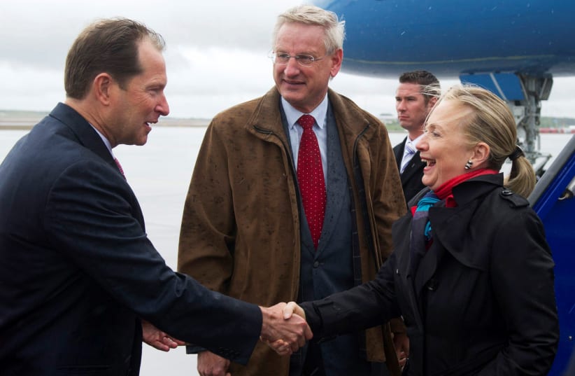 US Ambassador to Sweden Brzezinski greets US Secretary of State Clinton at Arlanda Airport in Stockholm (photo credit: REUTERS)
