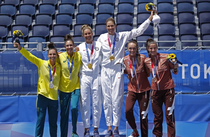 Tokyo 2020 Olympics - Beach Volleyball - Women - Medal Ceremony - Shiokaze Park, Tokyo, Japan - August 6, 2021. Gold medallists April Ross of the United States and Alix Klineman of the United States pose with their medals with Silver medallists Mariafe Artacho del Solar of Australia and Taliqua Clan (photo credit: REUTERS)