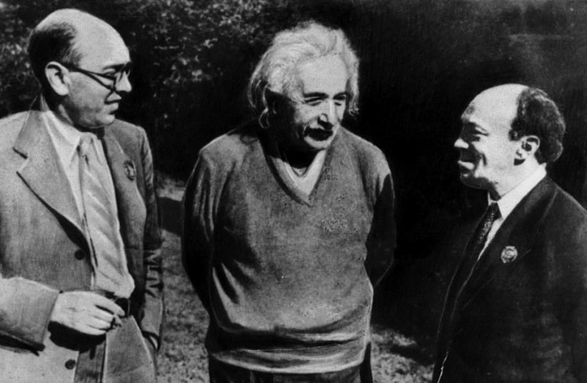  Itzik Feffer, Albert Einstein and Solomon Mikhoels (1943) (photo credit: WIKIPEDIA)