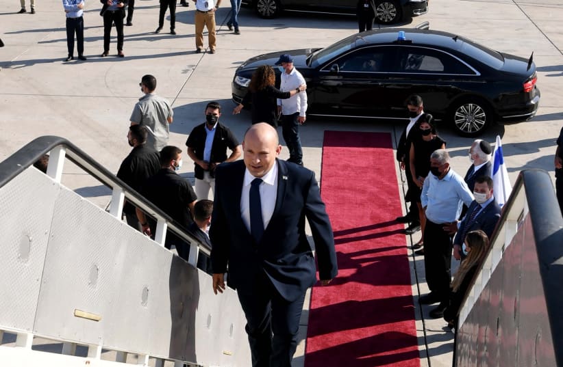  Prime Minister Naftali Bennett boarding the plane for his trip to America (photo credit: AVI OHAYON - GPO)