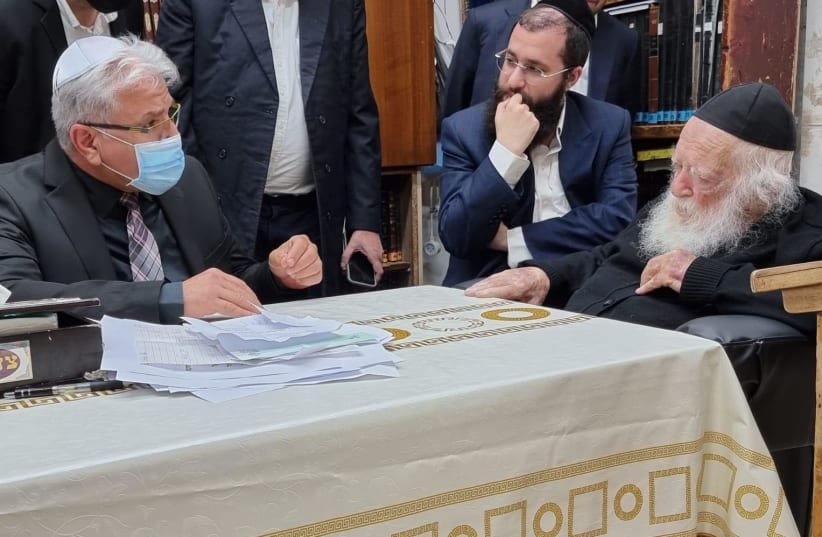  Coronavirus Commisioner Dr. Salman Zarka meets with Rabbi Haim Kanievsky on Tuesday (photo credit: HEALTH MINISTRY)