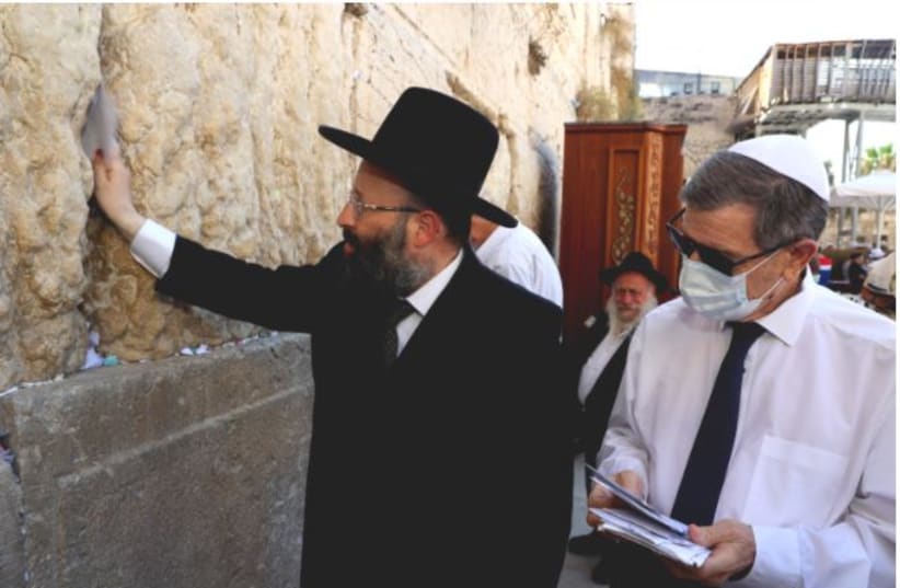  Danny Goldstein, CEO of the Israel Post, and Rabbi Shmuel Rabinowitz (photo credit: SASSON TIRAM)