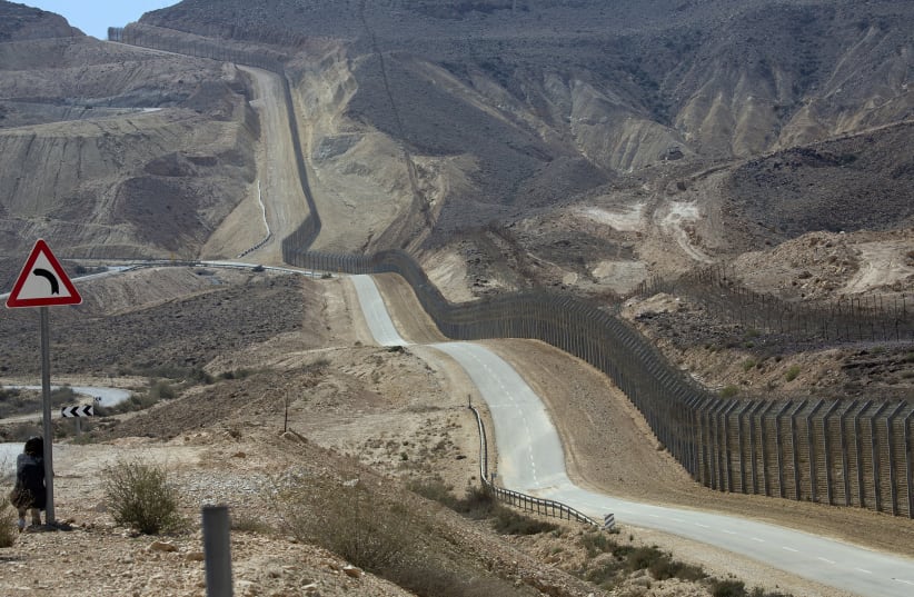  View of highway 10, on the southern Israeli border with Egypt.  (photo credit: MOSHE SHAI/FLASH90)
