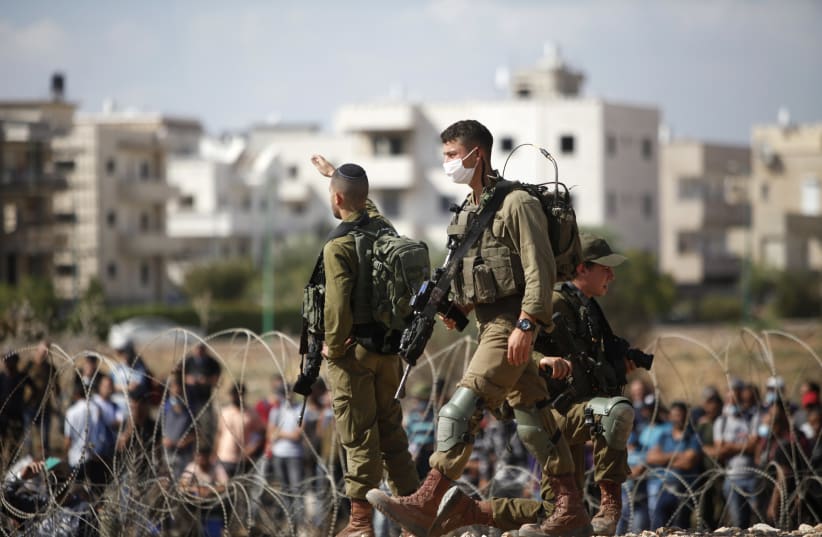  Israeli soldiers stand guard in the West Bank city of Jenin, on September 06, 2021. Six Palestinian prisoners escaped from a prison in Israel on Monday, prompting a massive manhunt, Israeli authorities said. The extremely rare break-out took place overnight in the Gilboa Penitentiary, a high-securi (photo credit: NASSER ISHTAYEH/FLASH90)