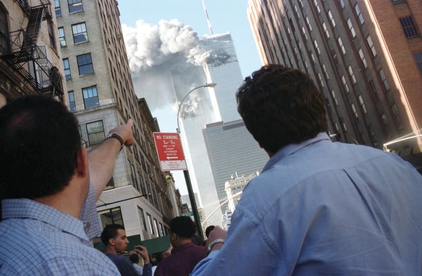  PEDESTRIANS REACT,  September 11, 2001 (photo credit: STRINGER/ REUTERS)