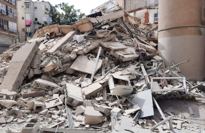  Collapsed building in Holon (photo credit: FIRE AND RESCUE SERVICE)
