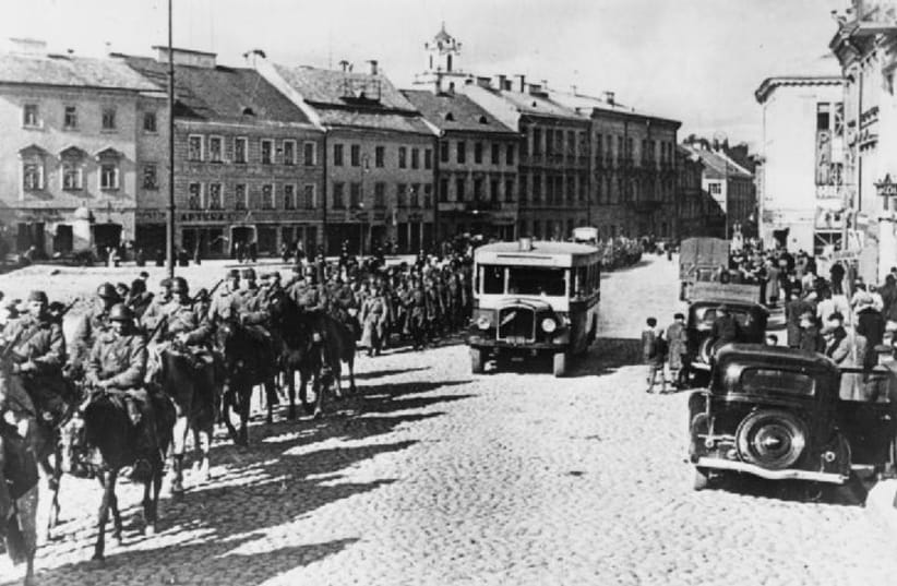  Russian cavalry and infantry entering the Polish city of Wilno (Vilnius) after joint German-Russian aggression against Poland. (photo credit: Wikimedia Commons)