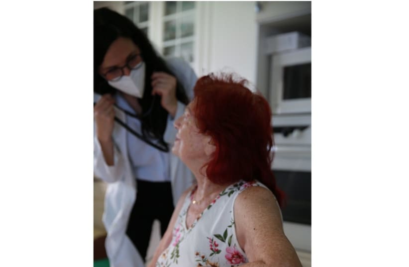  Dr. Natali Kariv treats a Holocaust survivor through the services of the Lemaanam organization (photo credit: DANIEL BAR-ON)