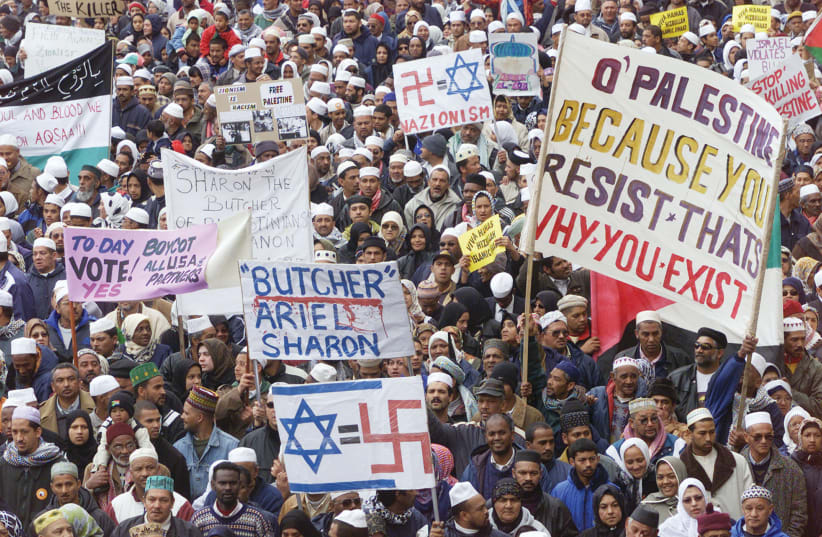  MARCHING IN Cape Town, South Africa, August 21, 2001, ahead of the Durban conference. Thousands from the city’s Muslim community joined in. (photo credit: MH/FMS/Reuters)