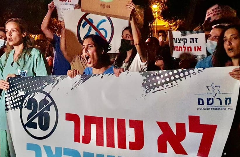  Medical workers protest over 26 hour shifts (photo credit: AVSHALOM SASSONI)