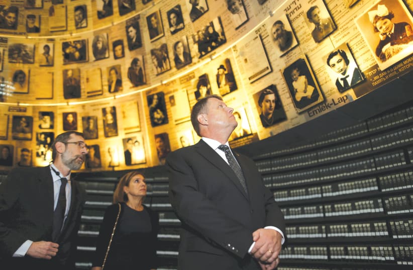  ROMANIAN PRESIDENT Klaus Iohannis visits the Hall of Names at Yad Vashem in 2016 (photo credit: AMMAR AWAD/REUTERS)