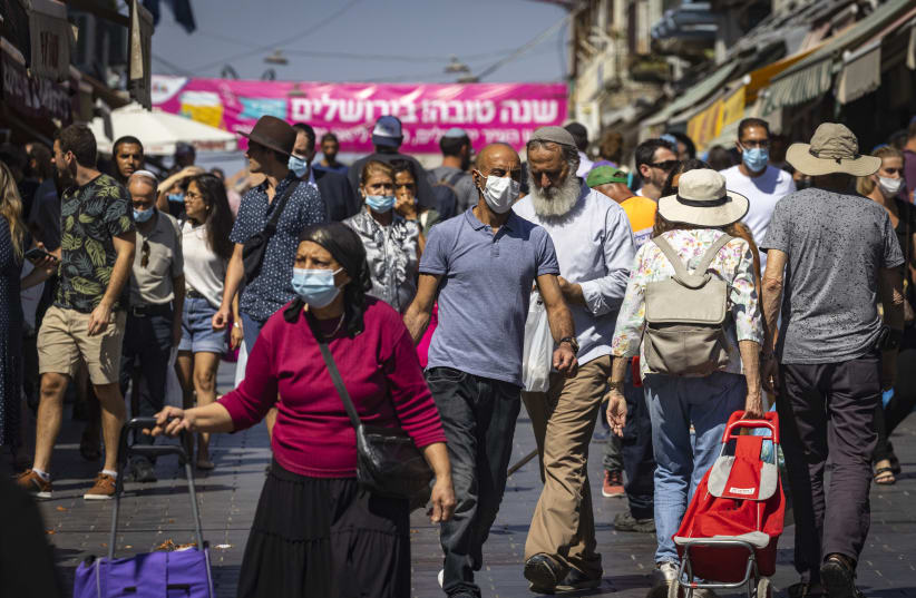  People some with facemasks shop at the Mahane Yehuda market in Jerusalem on September 29, 2021.  (photo credit: OLIVIER FITOUSSI/FLASH90)
