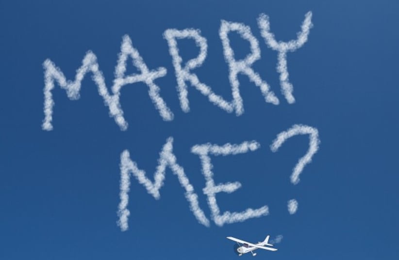  Marry me skywriting (photo credit: Wikimedia Commons)