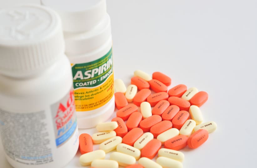  Aspirin (photo credit: INGIMAGE)