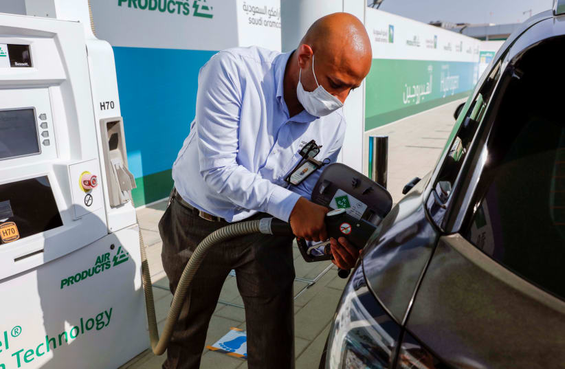  A man refuels a car at Hydrogen refuelling station during Saudi Aramco's media trip to demonstrate Hydrogen automotive technology at Techno Valley Science Park in Dhahran, Saudi Arabia, June 27, 2021.  (photo credit: REUTERS/HAJER ABDULMOHSIN)