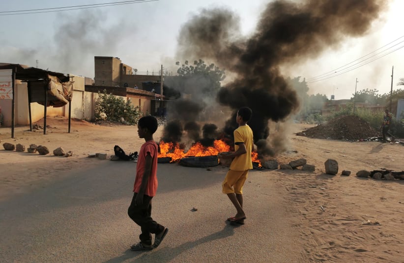  A road barricade is set on fire during what the information ministry calls a military coup in Khartoum, Sudan, October 25, 2021 (photo credit: REUTERS/EL TAYEB SIDDIG)