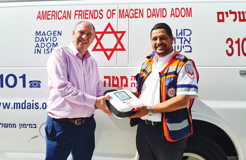  MAGEN FUND co-founder David Rose (left) with MDA paramedic Ariel Matlon (photo credit: COURTESY OF THE MAGEN FUND)