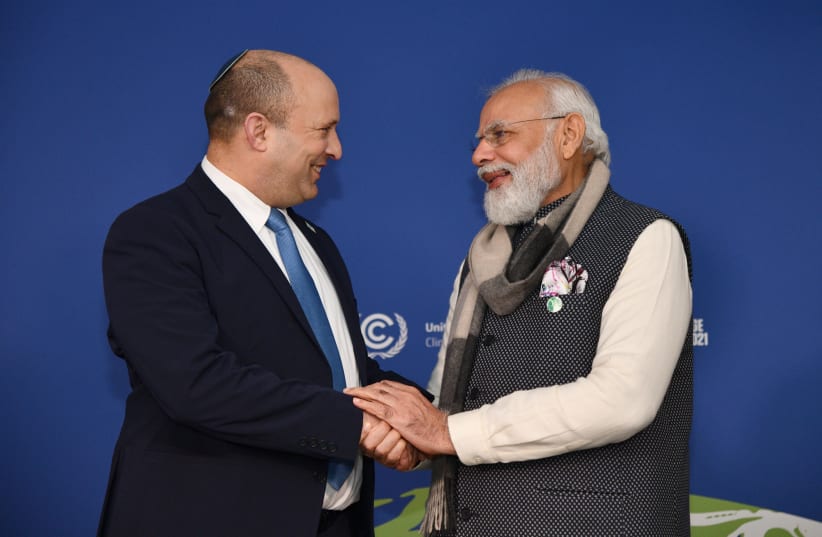  PM Naftali Bennett with Indian PM Narendra Modi at the COP26 climate conference in Glasgow (photo credit: CHAIM TZACH/GPO)